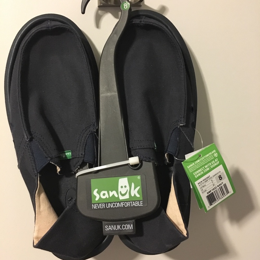 Men’s size 8 Sanuk Navy NWT